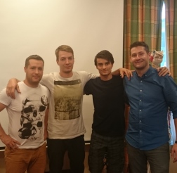kurs Masaż Tkanek Głębokich z Projekt Masaż - od lewej: Maciej Duczyński, Patryk Sobotka, Mariusz Dąbrowski i Sławomir Mokrzycki kurs Masaż Tkanek Głębokich z Projekt Masaż - od lewej: Maciej Duczyński, Patryk Sobotka, Mariusz Dąbrowski i Sławomir Mokrzycki